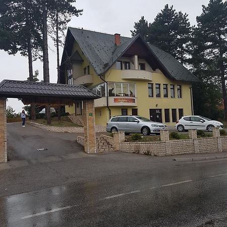 Restoran&Motel And Apartmants Lovacka Prica Tesanj Eksteriør bilde