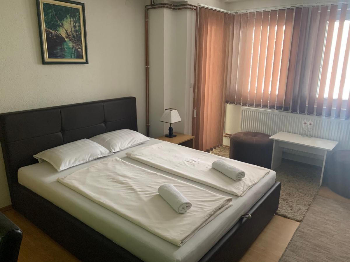 Restoran&Motel And Apartmants Lovacka Prica Tesanj Eksteriør bilde
