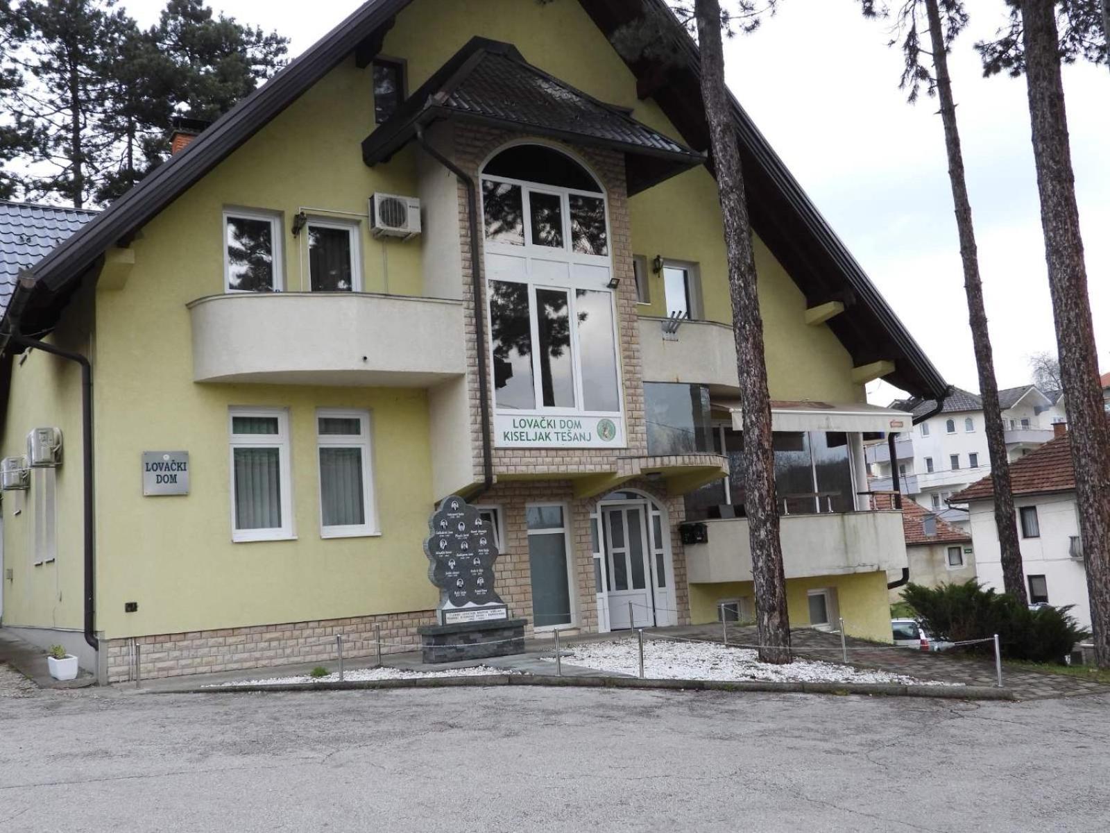 Restoran&Motel And Apartmants Lovacka Prica Tesanj Eksteriør bilde