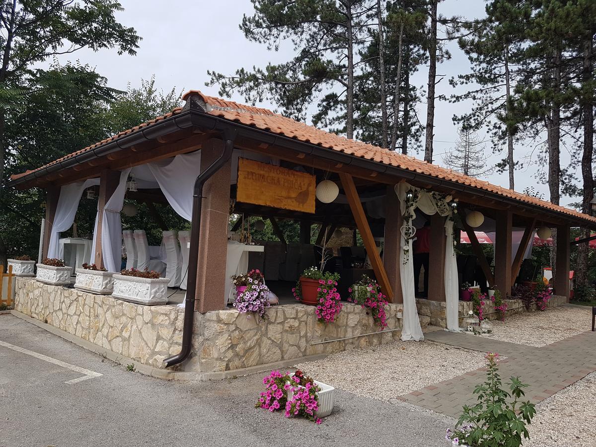 Restoran&Motel And Apartmants Lovacka Prica Tesanj Eksteriør bilde