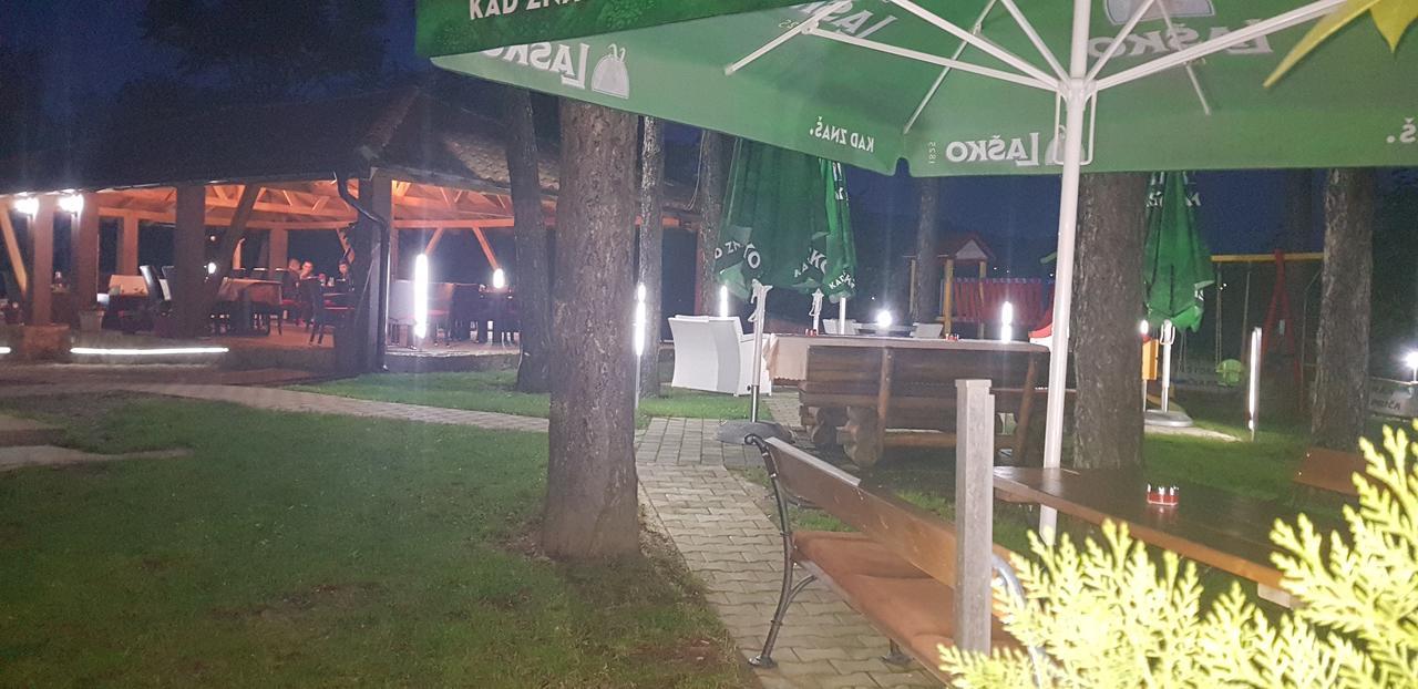 Restoran&Motel And Apartmants Lovacka Prica Tesanj Eksteriør bilde