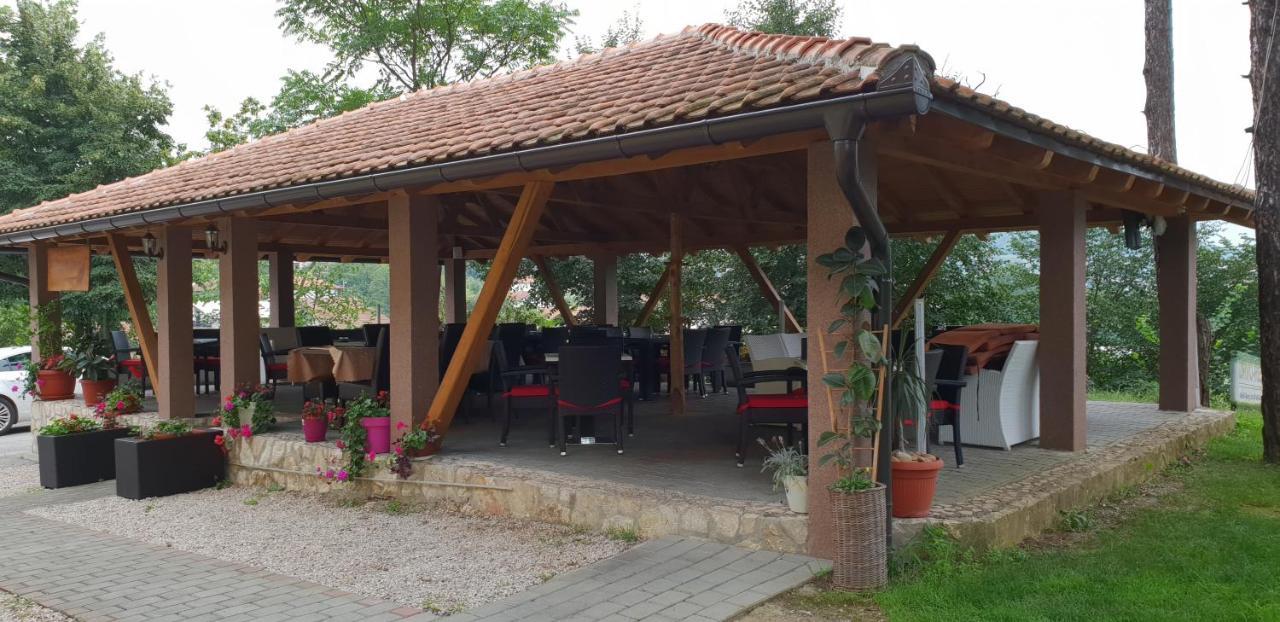 Restoran&Motel And Apartmants Lovacka Prica Tesanj Eksteriør bilde
