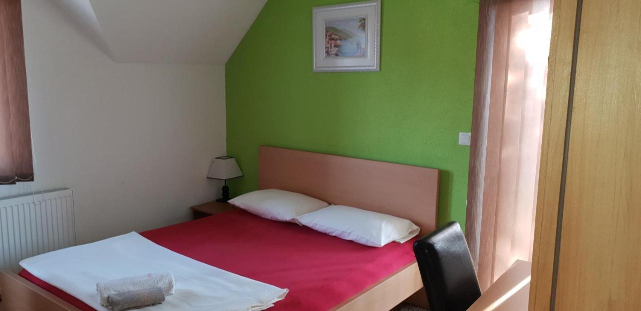 Restoran&Motel And Apartmants Lovacka Prica Tesanj Eksteriør bilde