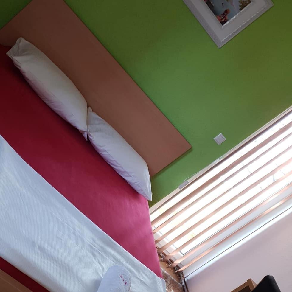 Restoran&Motel And Apartmants Lovacka Prica Tesanj Eksteriør bilde